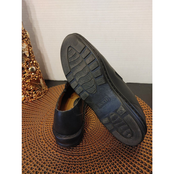 BORN Size 8.5 - Picture 5 of 5